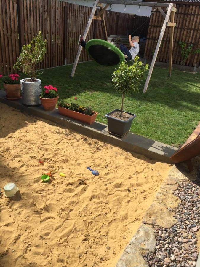 Familienfreundliche Ferienwohnung Am See Sommerda Bagian luar foto